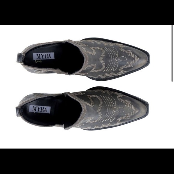 Myra Hunky Booties - Picture 5 of 7